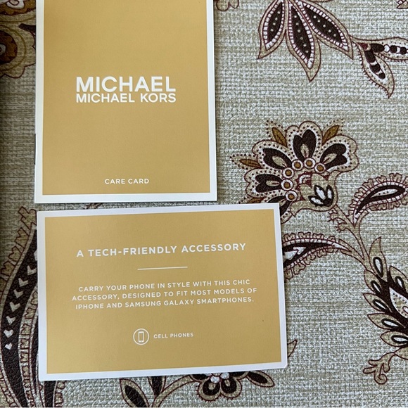 MICHAEL KORS Jet Set Charm Medium Moss Leather Detachable Strap Wristlet - Picture 3 of 11